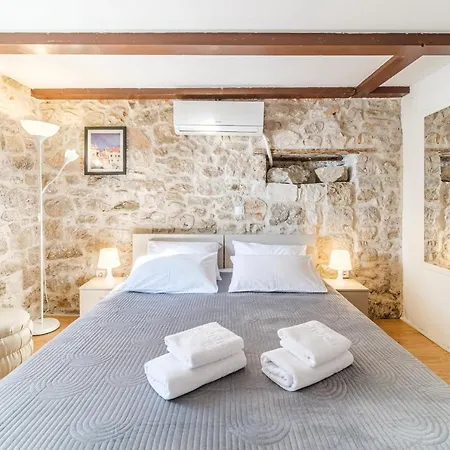 Sv.duje Apartamento *