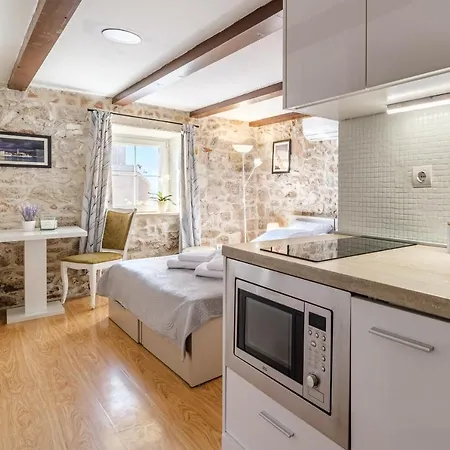 Sv.duje Apartamento *